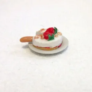 Rabat | Layer cake with strawberries + spade